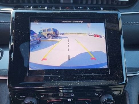 Used 2023 Jeep Grand Cherokee Altitude image 51