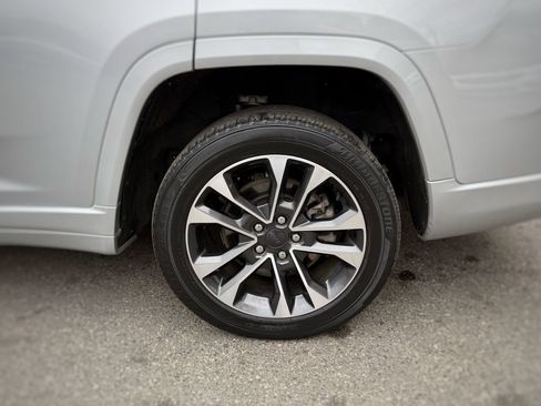Used 2023 Jeep Grand Cherokee L Overland w/ Advanced Protech Group III AWD/4WD image 16