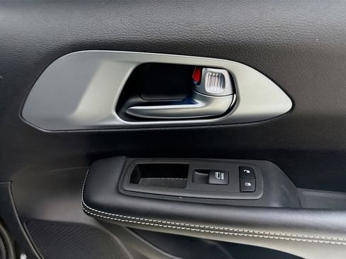 Used 2022 Chrysler Pacifica Touring-L w/ S Appearance Package image 26