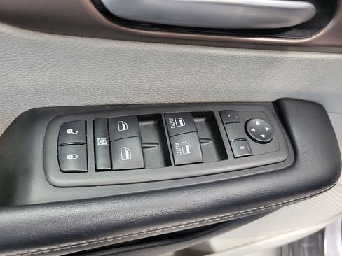 Used 2023 Chrysler Voyager LX FWD image 36