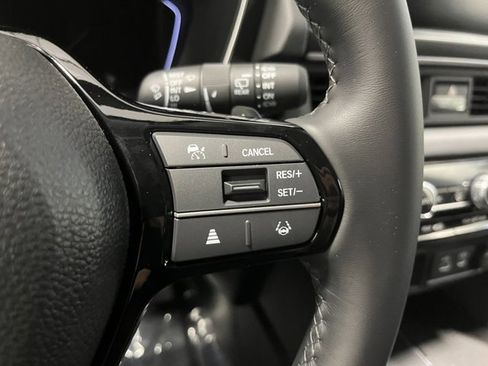 New 2025 Honda Pilot Touring image 13