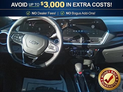 Used 2026 Chevrolet Trax RS w/ Sunroof Package FWD image 17