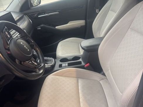 Used 2023 Kia Seltos SX w/ SX Sunroof Package image 5