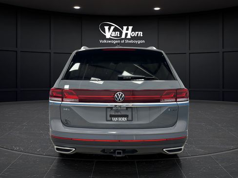 Used 2025 Volkswagen Atlas SEL AWD/4WD image 6