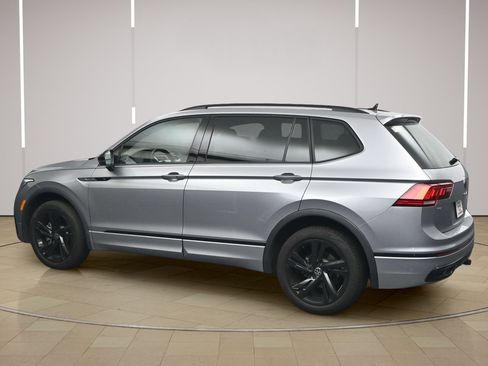 Used 2024 Volkswagen Tiguan SE R-Line FWD image 5