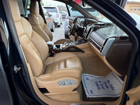 Used 2016 Porsche Cayenne GTS image 39
