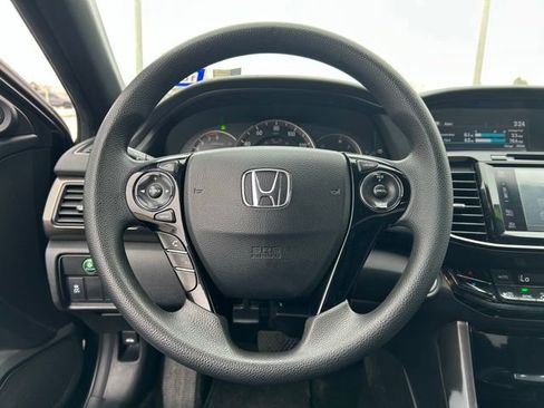 Used 2017 Honda Accord EX image 9