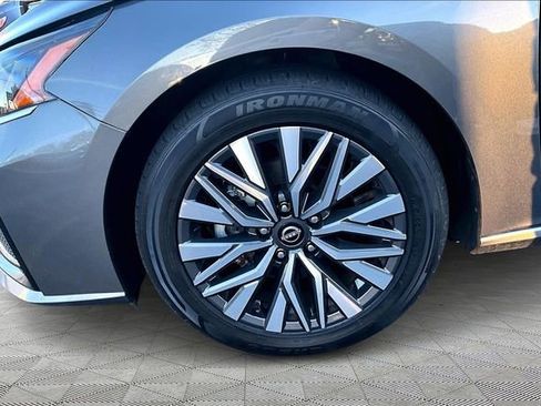 Used 2024 Nissan Altima 2.5 SV image 22
