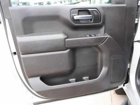 Used 2020 Chevrolet Silverado 1500 Custom w/ Custom Value Package image 11