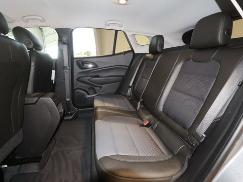 Used 2025 Chevrolet Trax LT FWD image 24