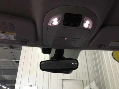 Used 2022 Chrysler Pacifica Touring-L image 35