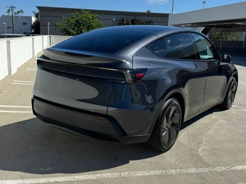 Used 2026 Tesla Model Y 2WD image 5