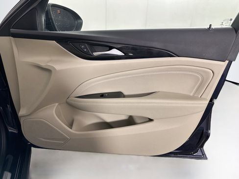 Used 2018 Buick Regal Essence FWD image 29