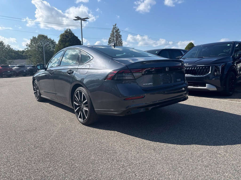 Used 2023 Honda Accord Touring image 3