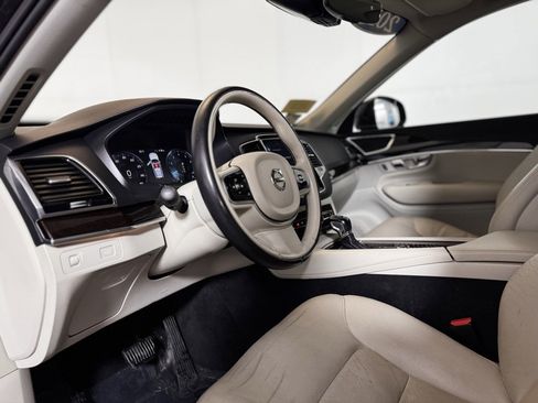 Used 2018 Volvo XC90 T6 Momentum w/ Convenience Package image 13