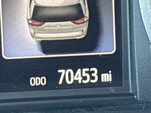 Used 2018 Toyota Sienna SE w/ Carpet Mat Package image 11