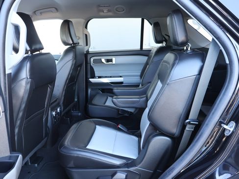 Used 2022 Ford Explorer XLT w/ Equipment Group 202A image 17