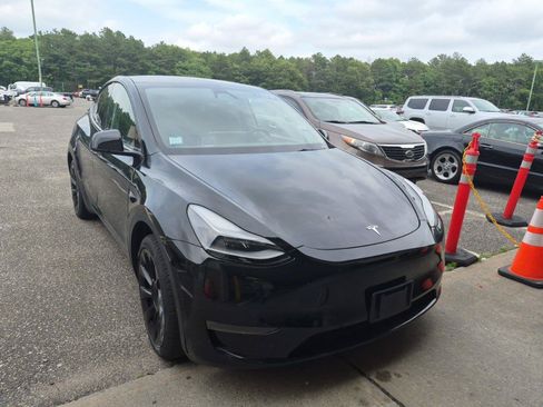 Used 2023 Tesla Model Y Long Range AWD/4WD image 3