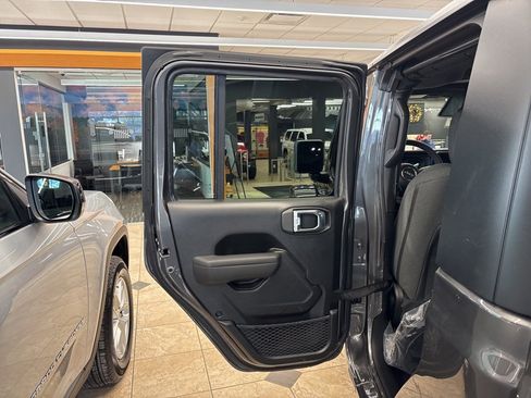 New 2026 Jeep Gladiator Sport image 10