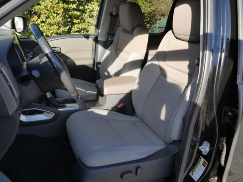 Certified 2022 Nissan Frontier SV w/ Technology Package image 29