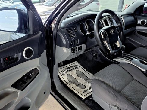 Used 2015 Toyota Tacoma PreRunner w/ TRD Sport Package image 14