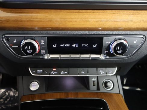 Used 2023 Audi Q5 2.0T Premium w/ Convenience Package image 5