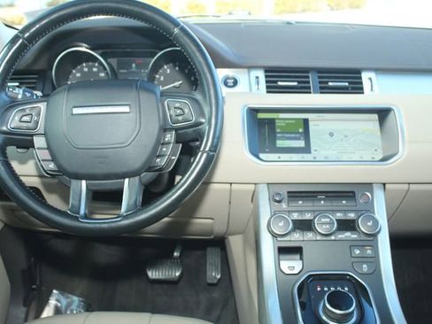 Used 2017 Land Rover Range Rover Evoque SE image 4