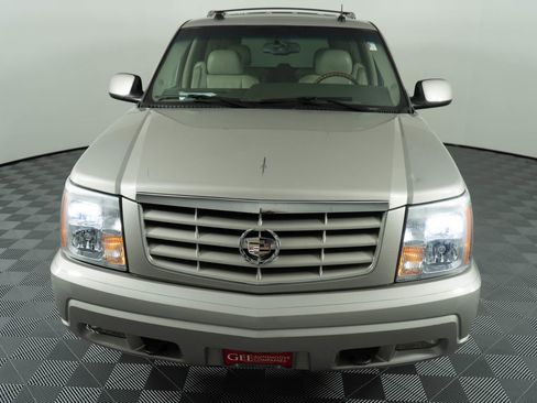 Used 2004 Cadillac Escalade AWD image 2