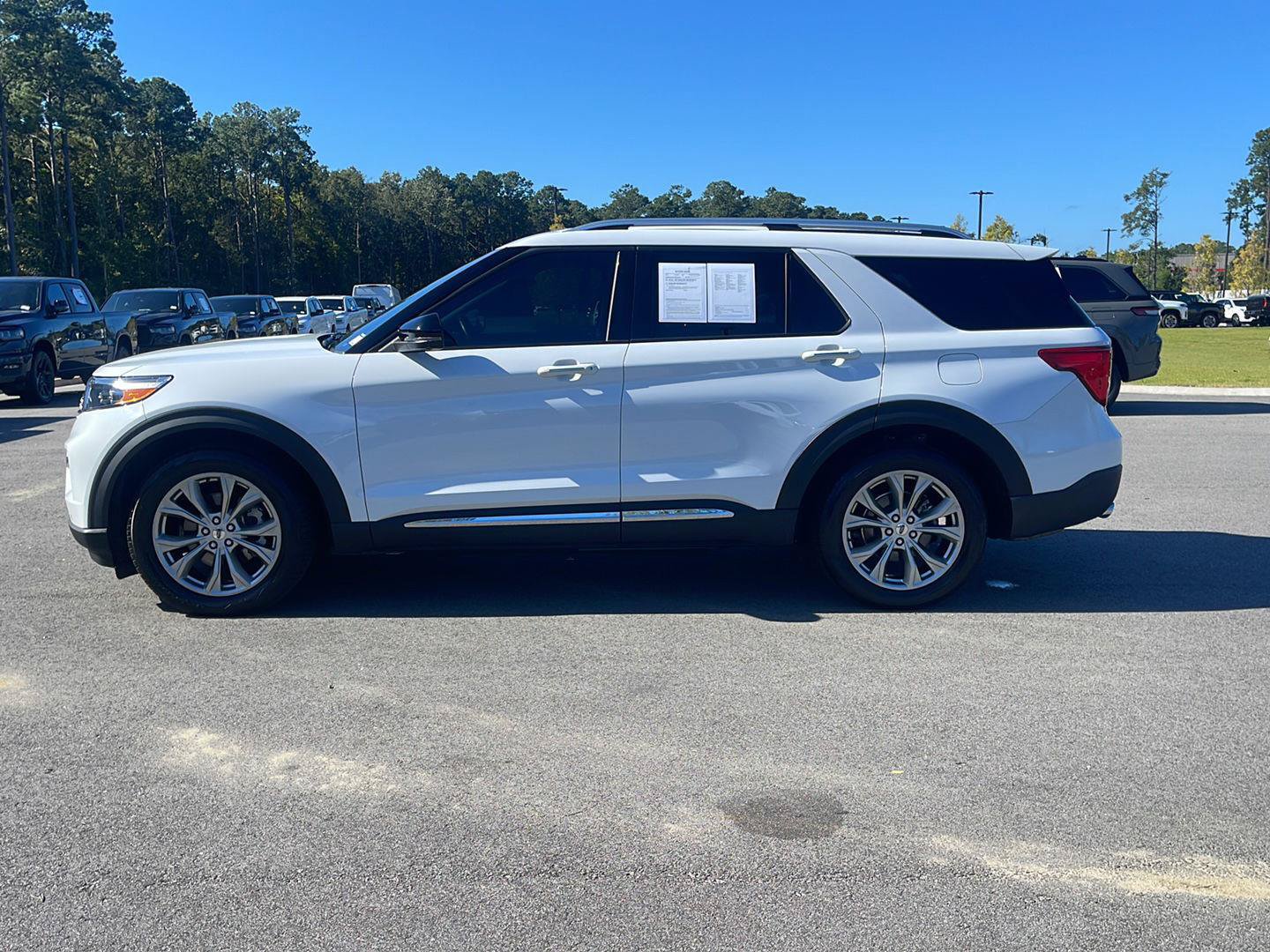 Used 2023 Ford Explorer Limited w/ Equipment Group 301A RWD image 4