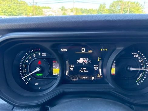 Certified 2024 Jeep Wrangler Unlimited w/ Convenience Group AWD/4WD image 26
