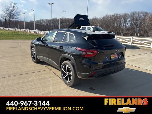 Used 2024 Chevrolet Trax RS image 4