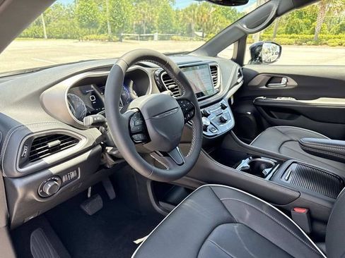 New 2027 Chrysler Pacifica Limited FWD image 28