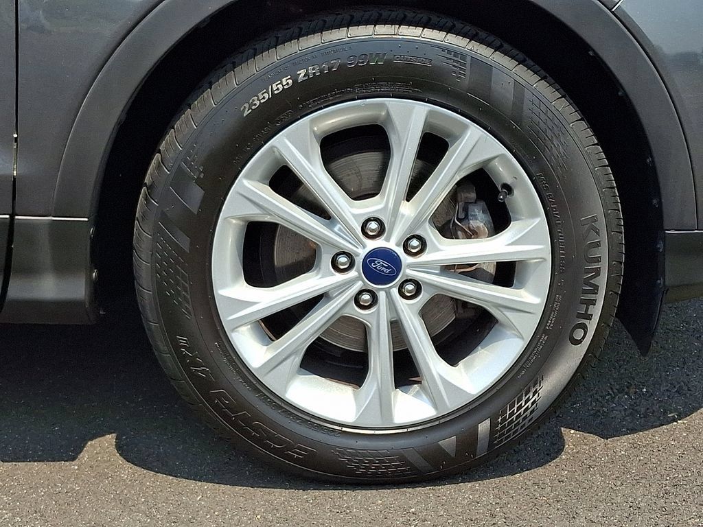 Used 2017 Ford Escape SE w/ SE Cold Weather Package FWD image 9