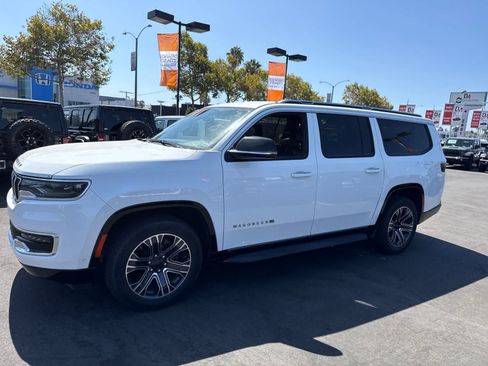 Used 2024 Jeep Wagoneer L Series II RWD image 21