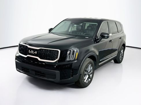 Used 2025 Kia Telluride LX FWD image 3
