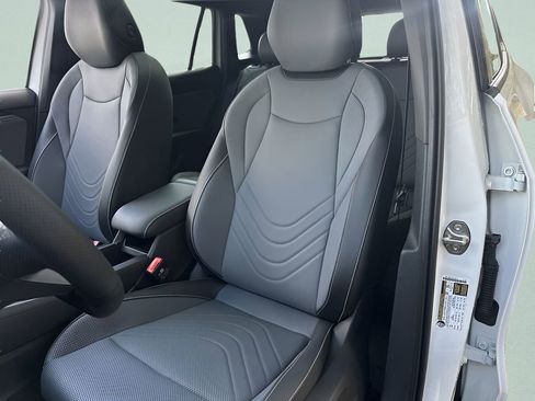 New 2026 Volkswagen Tiguan SE R-Line image 11