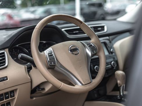 Used 2015 Nissan Rogue SL w/ SL Premium Package AWD/4WD image 6