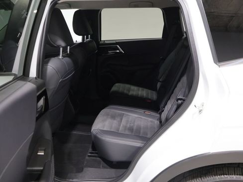 Used 2024 Mitsubishi Outlander SEL AWD/4WD image 18