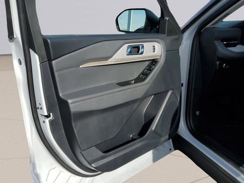 New 2026 Ford Explorer Active w/ Active Comfort Package image 12