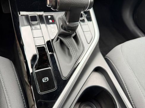 Used 2024 Kia Niro LX image 38