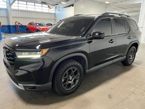 Used 2024 Honda Pilot TrailSport image 7