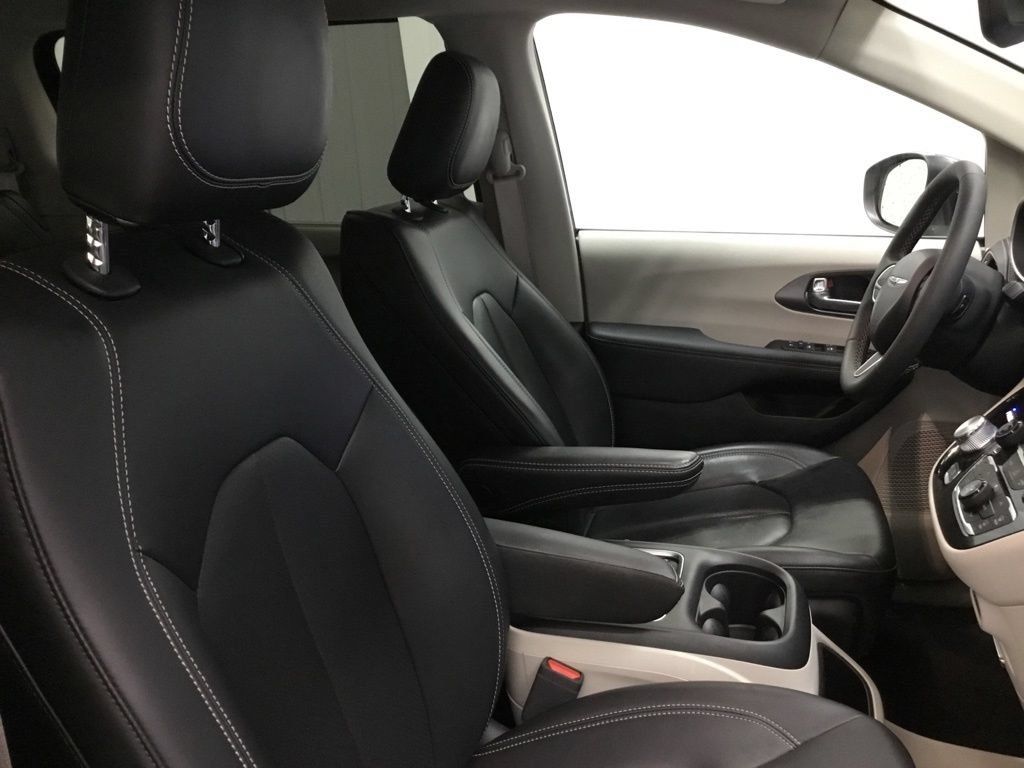 Used 2023 Chrysler Pacifica Touring-L AWD/4WD image 54