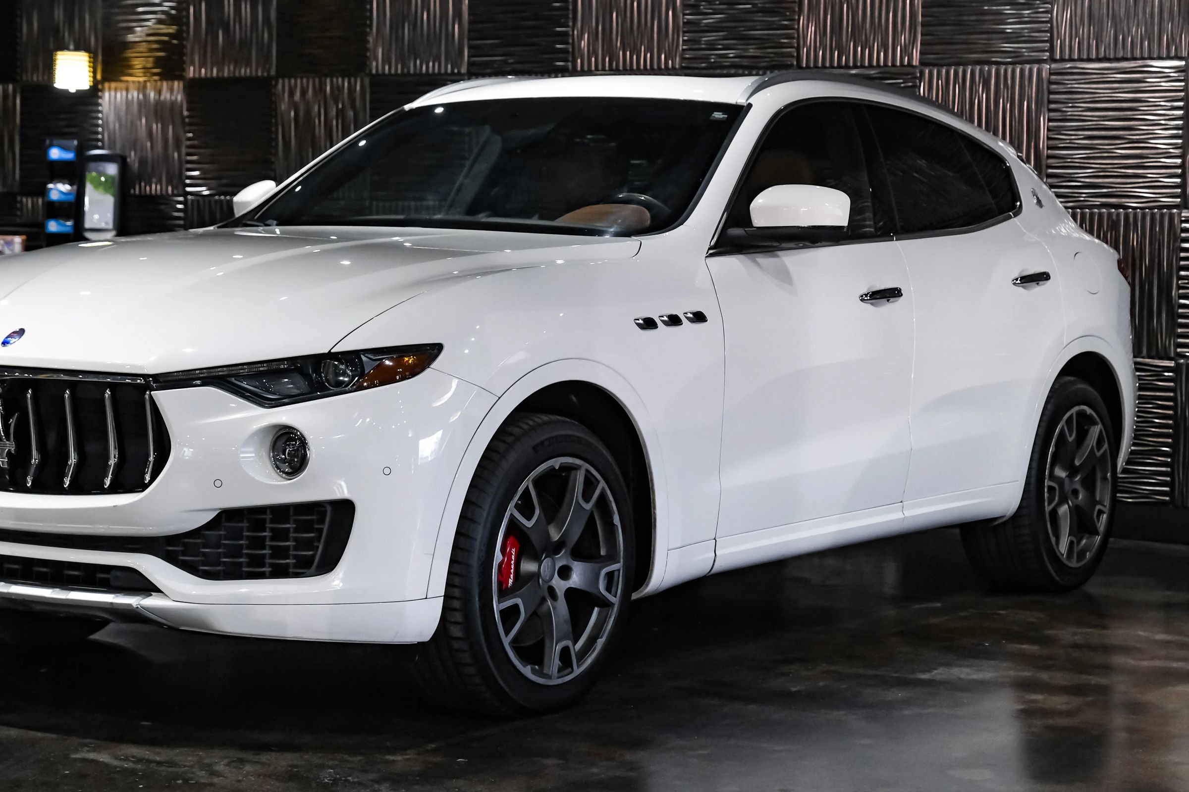 Used 2017 Maserati Levante S AWD/4WD image 9
