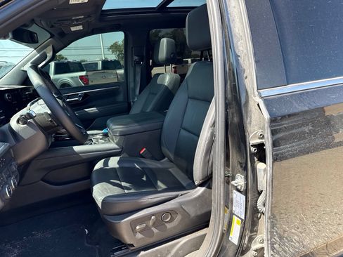 Used 2025 Chevrolet Tahoe LT w/ Comfort Package AWD/4WD image 13