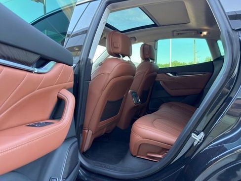 Used 2022 Maserati Levante Modena AWD/4WD image 6