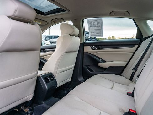 Used 2018 Honda Accord EX image 15