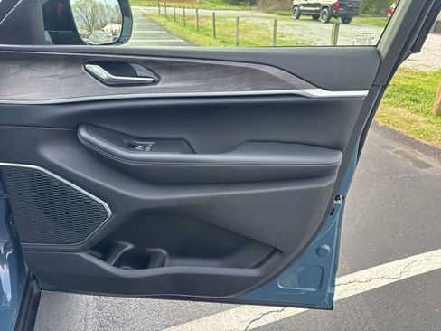 New 2026 Jeep Grand Cherokee L Limited image 9