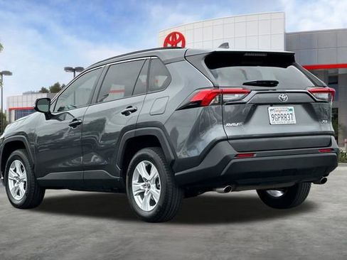 Certified 2021 Toyota RAV4 XLE w/ Convenience Package FWD image 7
