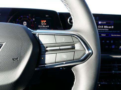 Certified 2026 Chevrolet Traverse LT w/ Sun and Wheel Package image 22