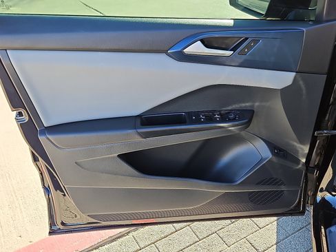 Certified 2023 Volkswagen Taos SE image 11